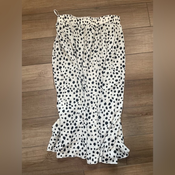 Black and white skirt - Picture 3 of 3